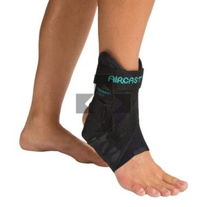 I pazienti con maggiore dolore fascite plantare avranno sollievo più veloce con Aircast AirHeel. AirHeel è realizzata in tessuto leggero e traspirante ed è semplice da applicare; scivola su come un calzino e va regolata la misura con una chiusura velcrata.