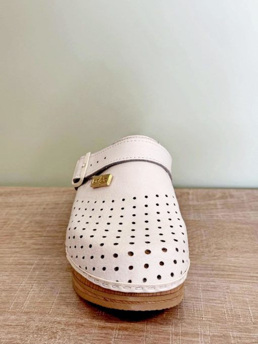OFFERTISSIMA DA NON PERDERE ZOCCOLO IN LEGNO MODELLATO DOTATO DI MOLLONE AMMORTIZZANTE AL TALLONE. TOMAIA TRAFORATA OTTIMO PER RIDURRE LA STANCHEZZA IN ORTOSTASI E  PER CAMMINARE COMODAMENTE UTILIZZABILE CON O SENZA CINTURINO REGOLABILE PRODOTTO IN ITALIA CON MATERIALI CERTIFICATI
