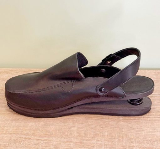 PRONTA CONSEGNA IMMEDIATA MODELLO TOMAIA NERA NON FORATA E CINTURINO AL TALLONE CON MOLLA AMMORTIZZANTE NON PERDERE QUESTA CONVENIENTISSIMA OFFERTA !!!!!
