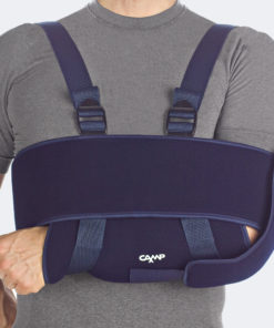 Supporto per il braccio con fascia di immobilizzazione bloccata sul davanti con strappi veloci di velcro