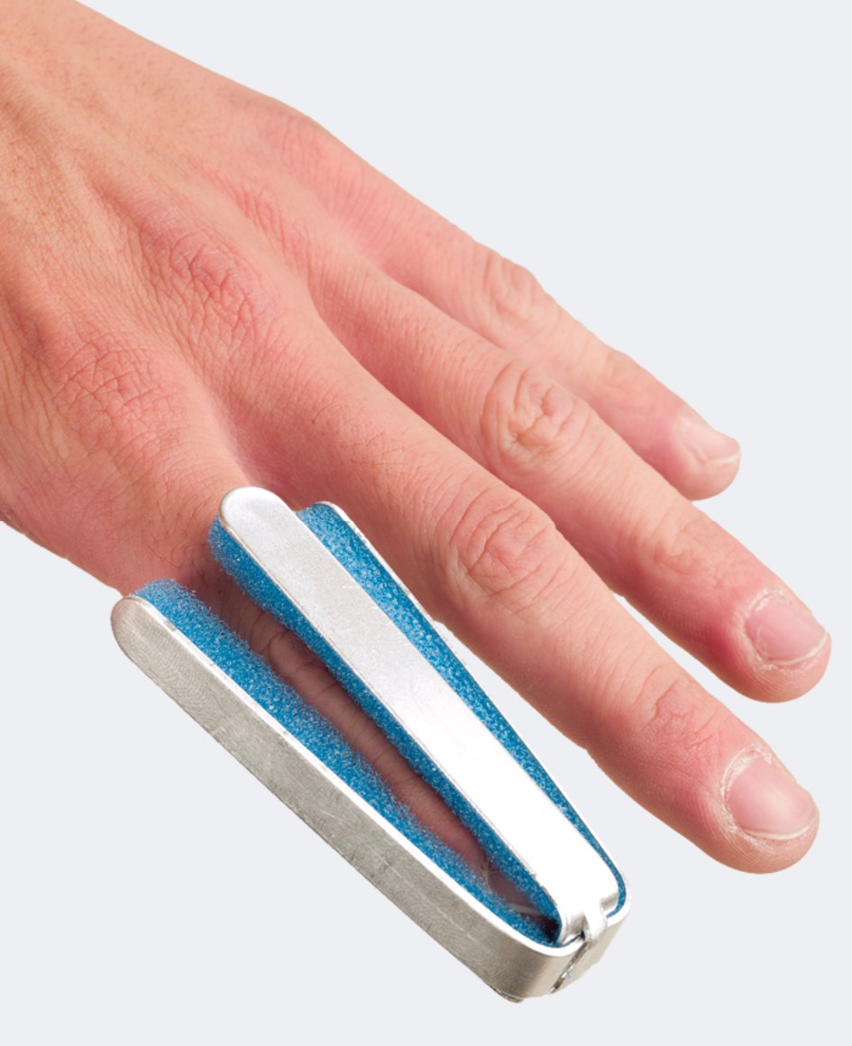 CB 945 CB 945 Ferula digitale “avvolgente”, modificabile in alluminio con imbottitura biocompaltibile totalemte modellabile a qualsiasi dito