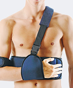 Ortho Omo Deluxe (tipo Gilchrist) Immobilizzatore di spalla e braccioa gomito piegato sostenuto alla spalla&nbsp;che permette una riduzione della pressione sull&rsquo;area clavicolare