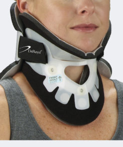 Collare cervicale bivalve rispetta l&rsquo;anatomia e la biomeccanica del rachide cervicale per ottimale e corretta immobilizzazione.